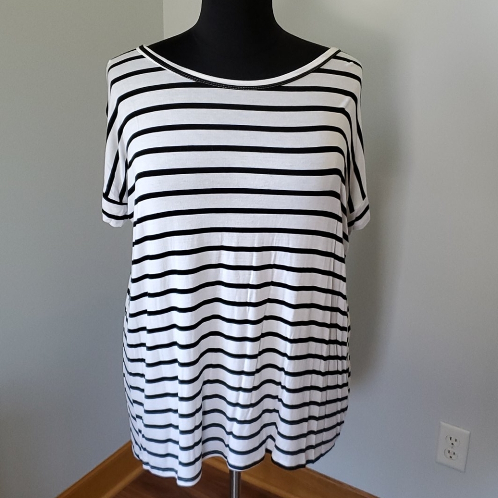Black/White striped high-low tunic top